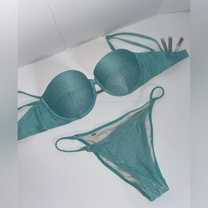 Gorgeous Victoria’s Secret bikini size 32DD in the top and small on the bottom.